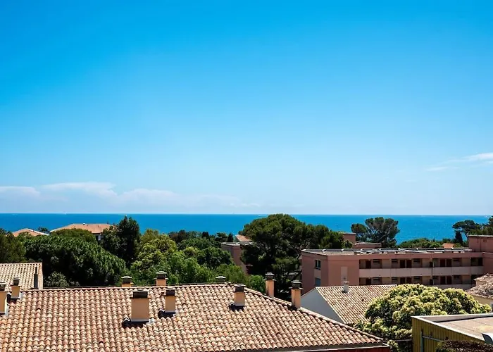 Sea View & Spa Suite: 3Min Beach
